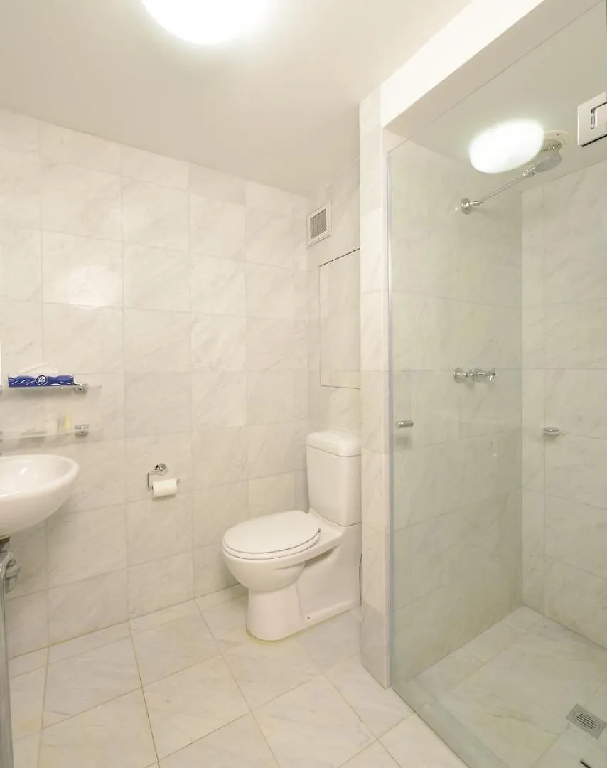 Sullivans Hotel Perth 4*,